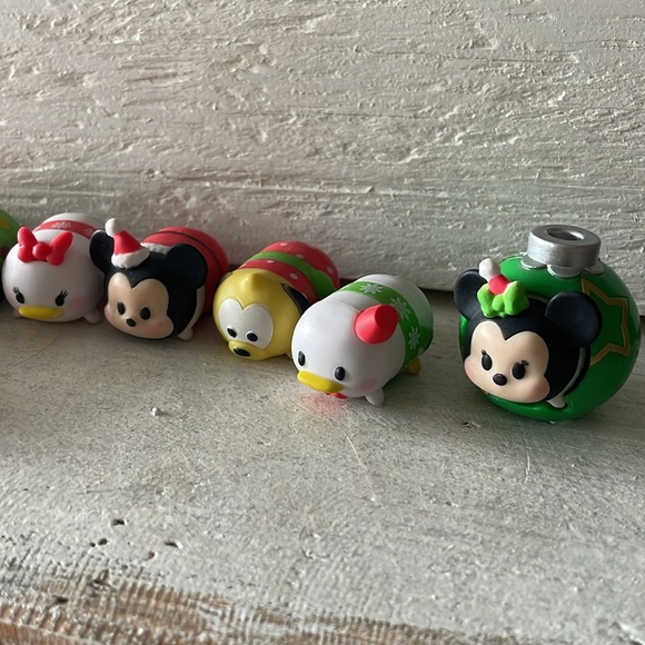 DISNEY Christmas Mickey and Friends Tsum Tsum Vinyl Figurines Lot w/ accessories - Picture 2 of 5